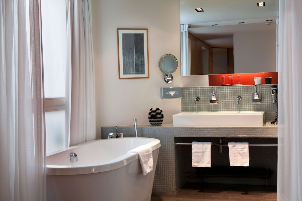 Suite junior del hotel GOLDEN TULIP DE NOAILLES. Foto 5