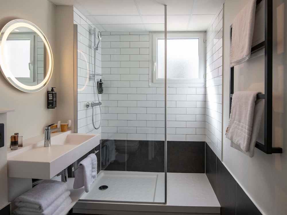 Habitación Doble del hotel Ibis Roquebrune Cap Martin. Foto 7