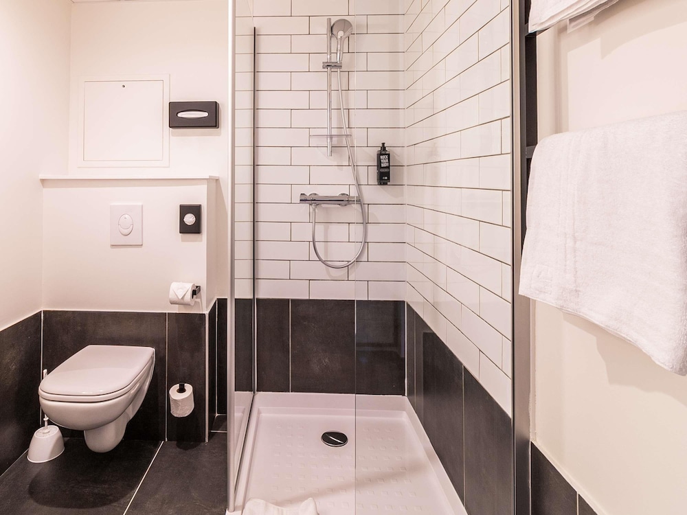 Habitación Doble del hotel Ibis Roquebrune Cap Martin. Foto 8