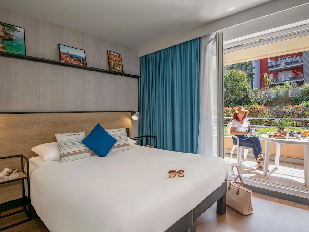 Habitación superior con 1 cama doble y balcón del hotel Ibis Roquebrune Cap Martin