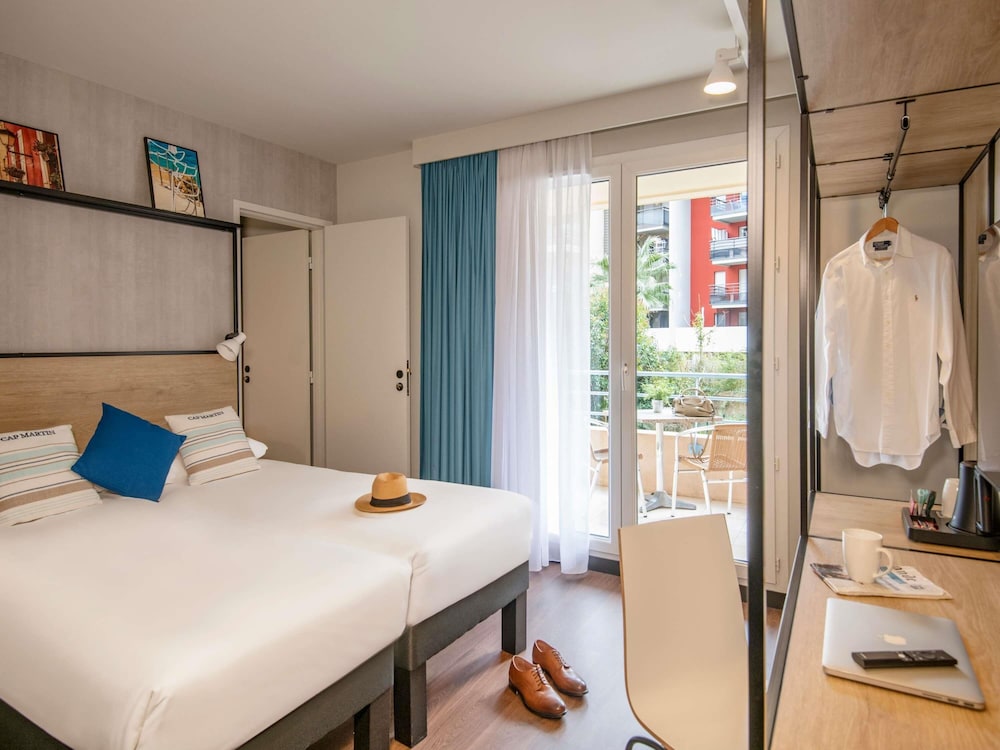 Habitación superior con 1 cama doble y balcón del hotel Ibis Roquebrune Cap Martin. Foto 1