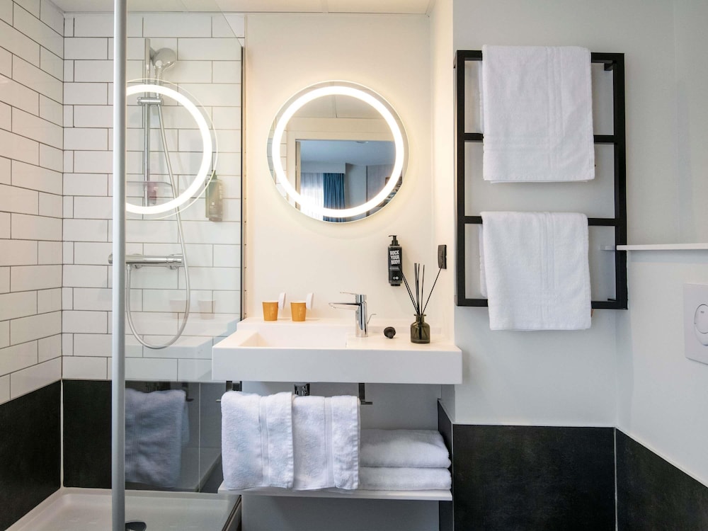 Suite Familiar Estándar con 2 habitaciones comunicadas del hotel Ibis Roquebrune Cap Martin. Foto 6