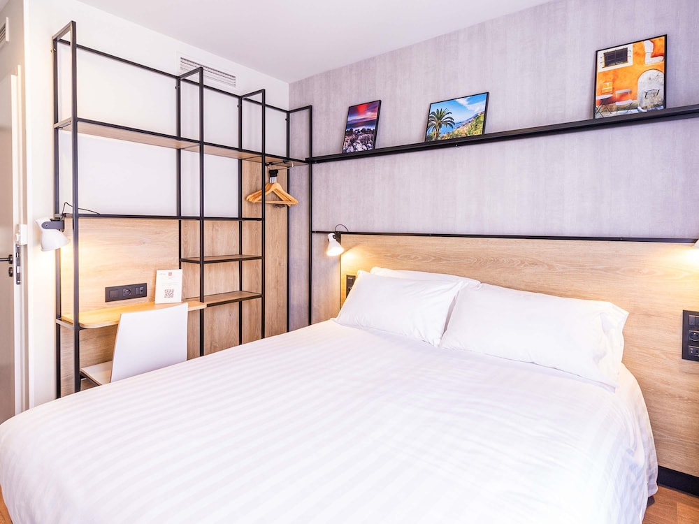Suite Familiar Estándar con 2 habitaciones comunicadas del hotel Ibis Roquebrune Cap Martin. Foto 7