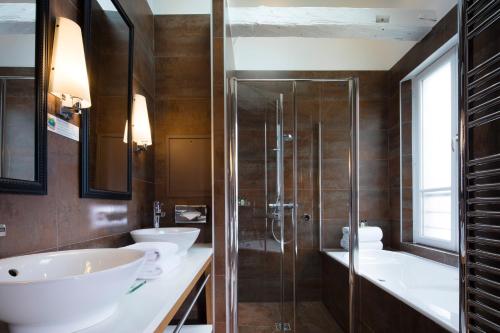 Habitación Doble Deluxe con balcón del hotel LE SIX HOTEL. Foto 5