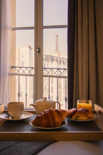 Habitación Doble Clásica con vistas a la Torre Eiffel. del hotel Le Walt. Foto 5