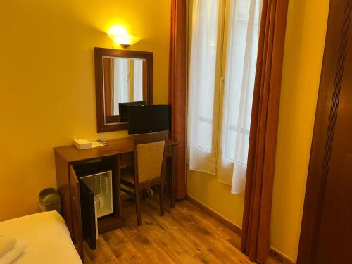 Habitación Doble Estándar - 2 camas del hotel 121 Paris. Foto 5