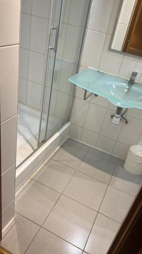 Habitación Doble del hotel 121 Paris. Foto 3