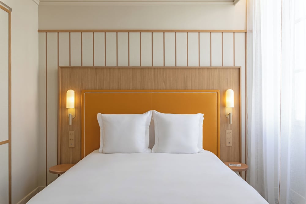 Habitación Superior, 1 Cama Queen Size, Vista lateral de la Canebière y el Vieux - Port del hotel Grand Beauvau Marseille Vieux-port – Mgallery