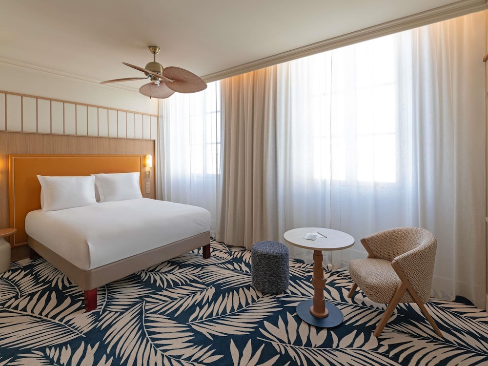 Habitación Superior, 1 Cama Queen Size, Vista lateral de la Canebière y el Vieux - Port del hotel Grand Beauvau Marseille Vieux-port – Mgallery. Foto 3