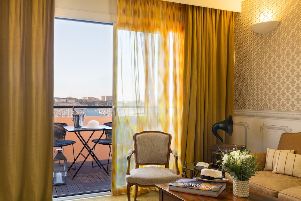 SUITE CON TERRAZA, 1 Cama King Size, vistas panorámicas al Vieux - Port del hotel Grand Beauvau Marseille Vieux-port – Mgallery. Foto 1