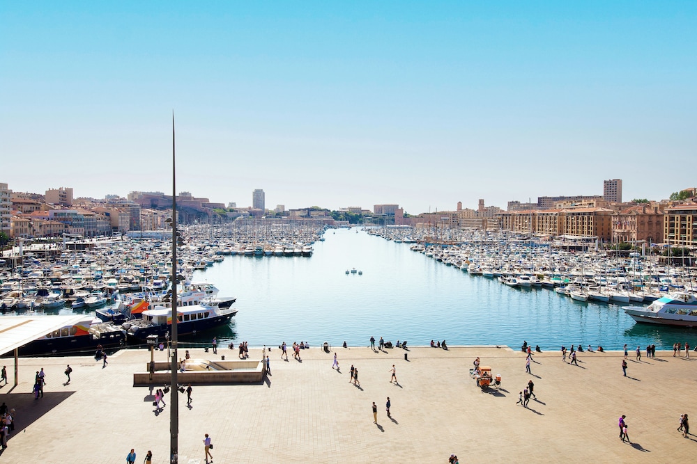 SUITE CON TERRAZA, 1 Cama King Size, vistas panorámicas al Vieux - Port del hotel Grand Beauvau Marseille Vieux-port – Mgallery. Foto 9