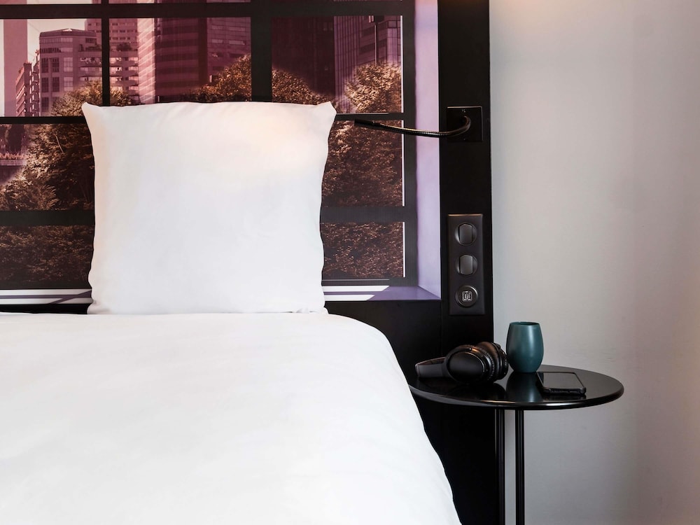 Habitación Clásica con 1 cama doble del hotel Mercure Paris La Defense Grande Arche. Foto 10