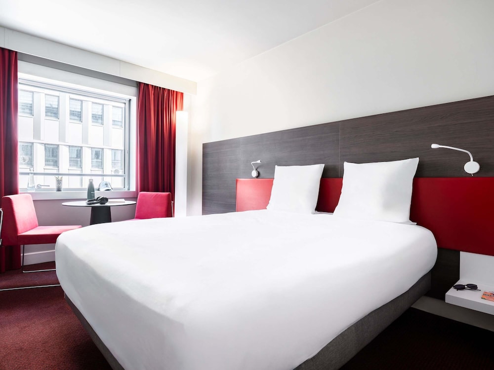 Habitación Clásica con 1 cama doble del hotel Mercure Paris La Defense Grande Arche. Foto 12