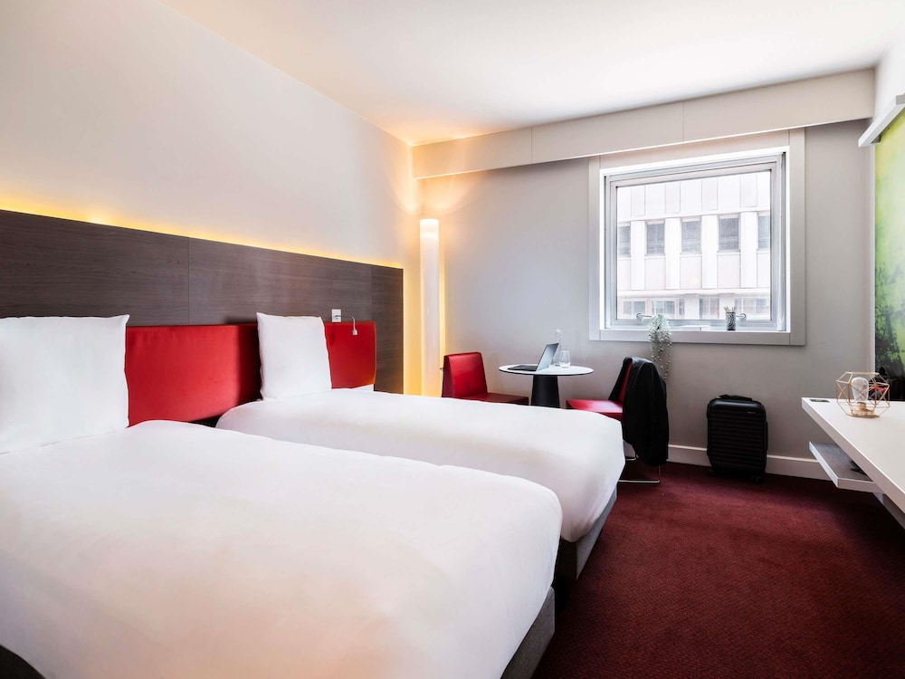 Habitación Clásica con camas individuales del hotel Mercure Paris La Defense Grande Arche. Foto 6