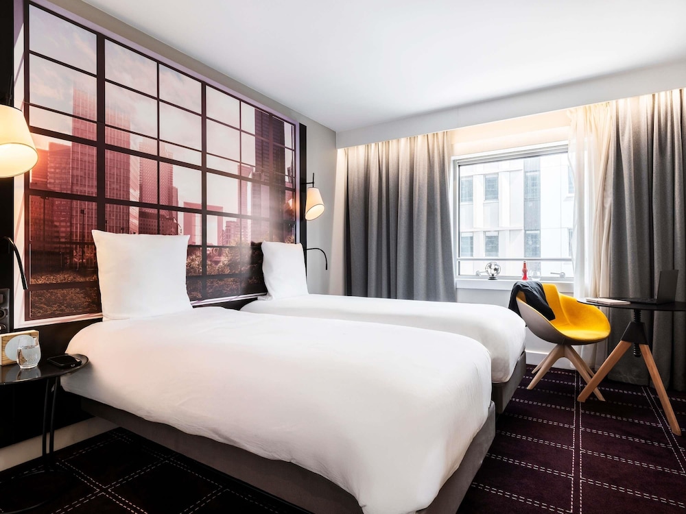 Habitación Clásica con camas individuales del hotel Mercure Paris La Defense Grande Arche. Foto 8