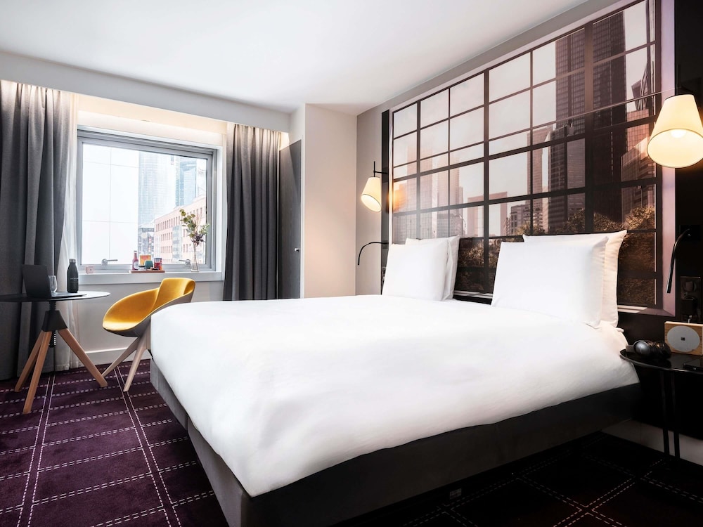 Habitación Privilege con 1 cama doble del hotel Mercure Paris La Defense Grande Arche. Foto 7