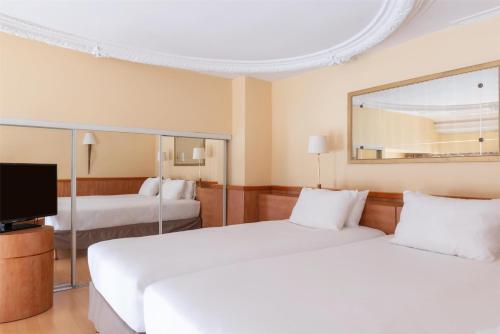 Habitación Doble con sofá cama del hotel Best Western Ronceray Opera