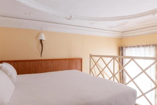 Habitación Doble con sofá cama del hotel Best Western Ronceray Opera. Foto 1