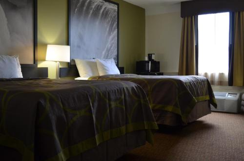 Habitación Doble con 2 camas dobles - No fumadores del hotel Super 8 by Wyndham Hamburg. Foto 1