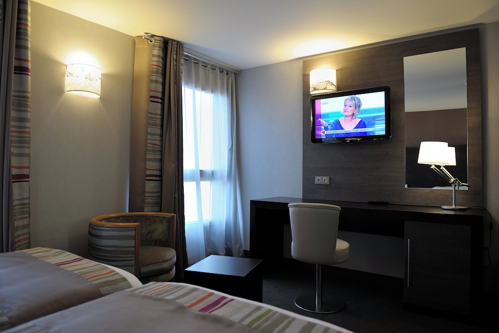 Habitación estándar, varias camas del hotel Holiday Inn Paris Montmartre