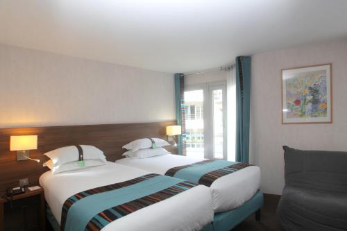 Habitación con 2 camas individuales y sofá cama - para no fumadores del hotel Holiday Inn Paris Montmartre