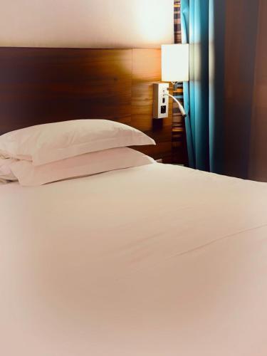 Habitación Estándar - 1 cama grande del hotel Holiday Inn Paris Montmartre. Foto 2