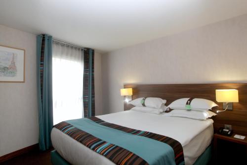 Habitación Estándar - 1 cama grande del hotel Holiday Inn Paris Montmartre. Foto 3
