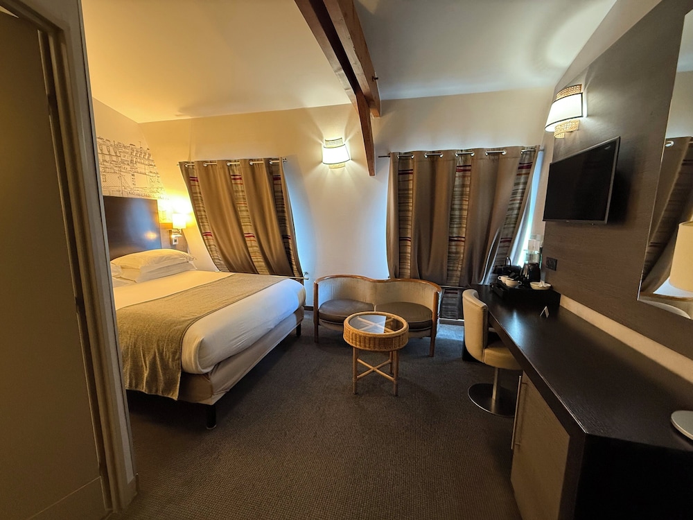 Habitación Premium, 1 cama de matrimonio grande del hotel Holiday Inn Paris Montmartre. Foto 10
