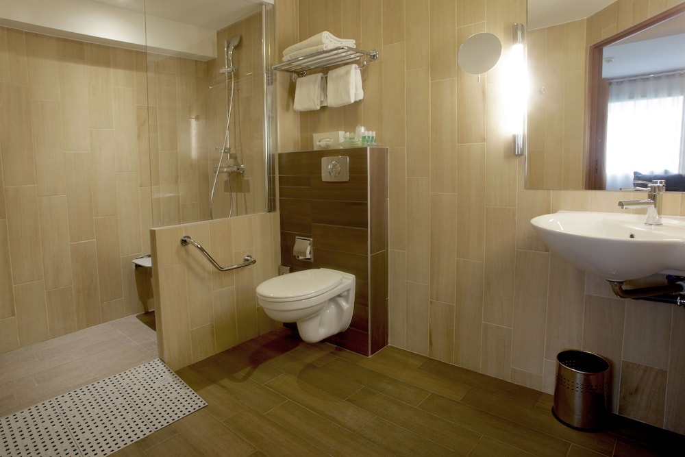 Habitación Premium, 1 cama de matrimonio grande del hotel Holiday Inn Paris Montmartre. Foto 19