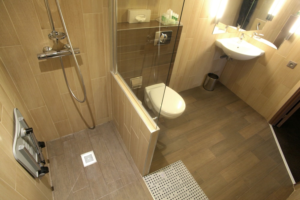 Habitación Estandar del hotel Holiday Inn Paris Montmartre. Foto 3