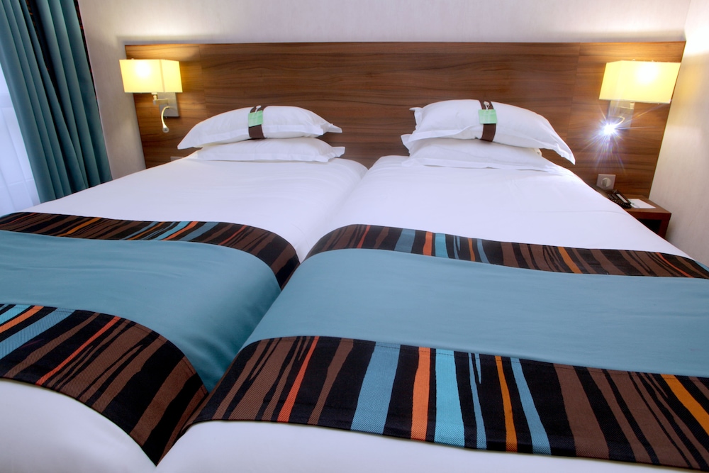 Habitación Estandar del hotel Holiday Inn Paris Montmartre. Foto 4