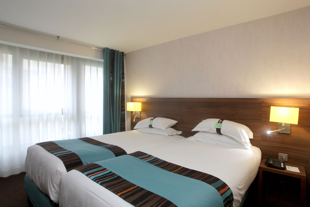 Habitación Estandar del hotel Holiday Inn Paris Montmartre. Foto 6
