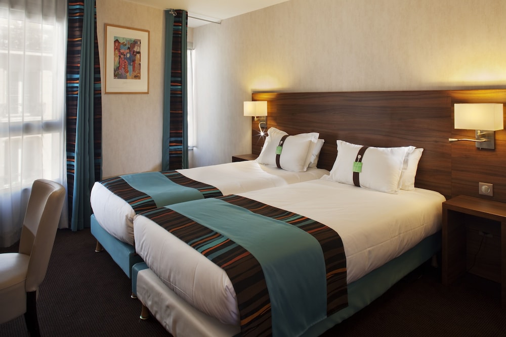 Habitación estándar, 1 cama de matrimonio grande del hotel Holiday Inn Paris Montmartre. Foto 3