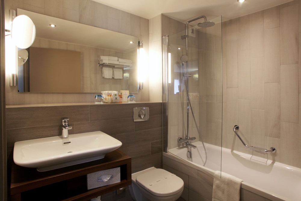 Habitación estándar, 1 cama de matrimonio grande del hotel Holiday Inn Paris Montmartre. Foto 8
