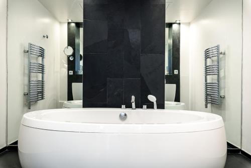 Suite Superior del hotel 1K Paris. Foto 1