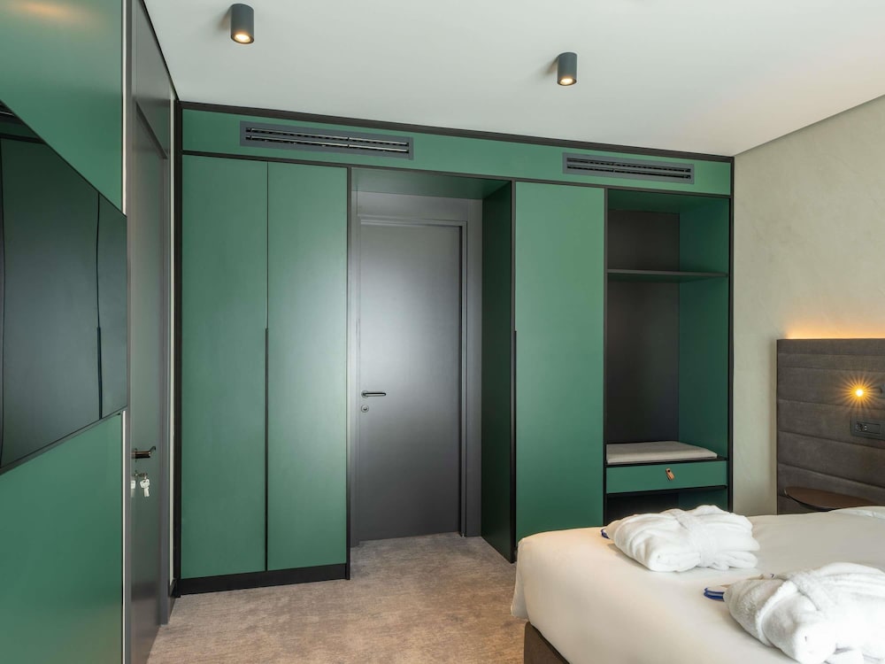 Habitación ejecutiva con 1 cama king size del hotel Novotel Tbilisi Center. Foto 2