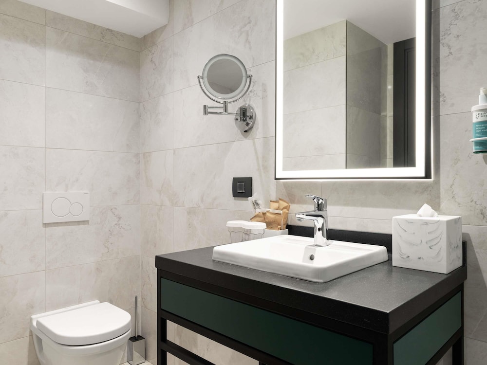 Habitación ejecutiva con 1 cama king size del hotel Novotel Tbilisi Center. Foto 4