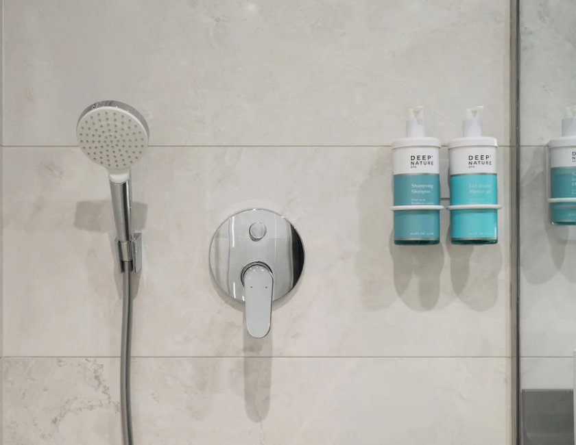 Habitación estándar con 2 camas individuales del hotel Novotel Tbilisi Center. Foto 13