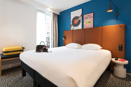 Habitación Estándar con 1 cama doble y 1 cama individual del hotel IBIS PARIS GARE DU NORD TGV. Foto 6