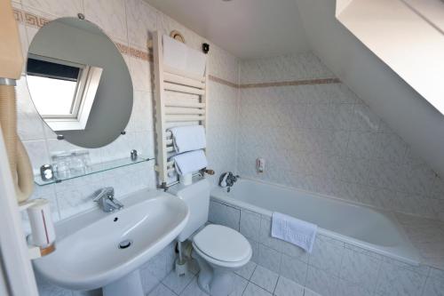 Habitación Triple del hotel Royal Bergere. Foto 2