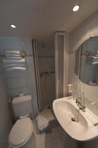 Habitación Triple del hotel Royal Bergere. Foto 3