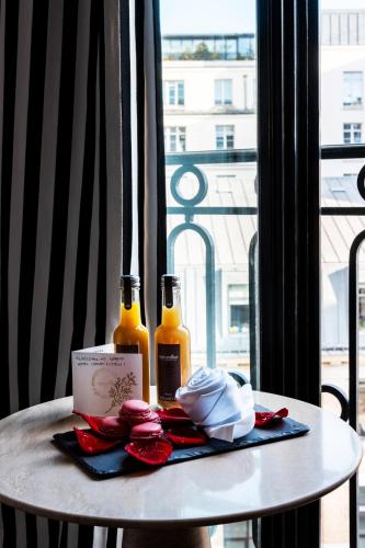 Habitación Doble Deluxe del hotel Grand Champs-Élysées. Foto 7