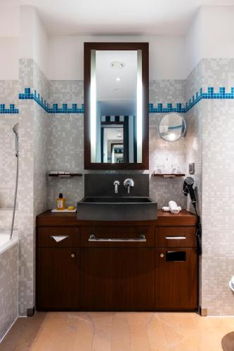 Habitación Doble Executive del hotel Grand Champs-Élysées. Foto 9