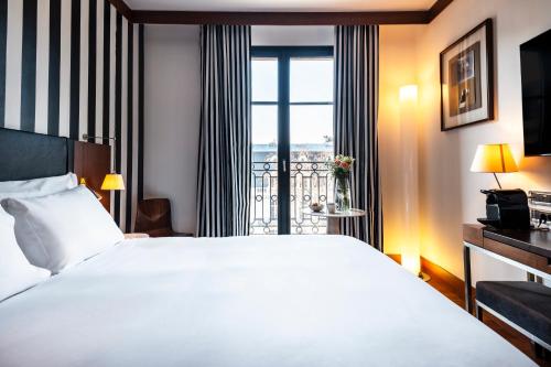 Habitación Doble Superior del hotel Grand Champs-Élysées. Foto 5