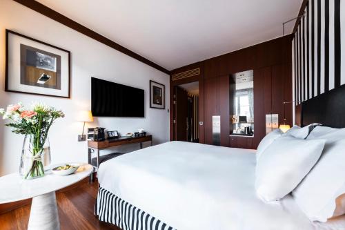 Habitación Doble Superior del hotel Grand Champs-Élysées. Foto 7