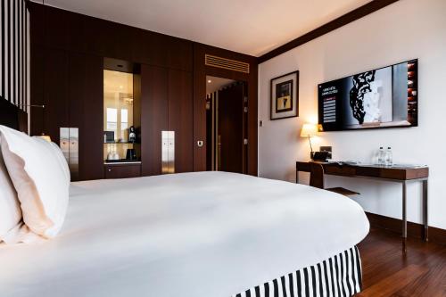 Chambre Prestige - Arc De Triomphe del hotel Grand Champs-Élysées. Foto 1