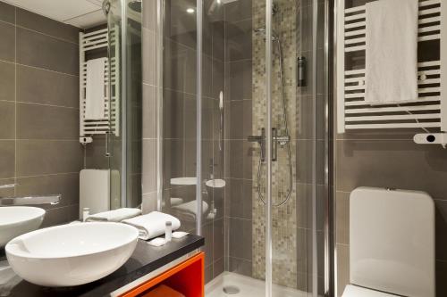 Habitación Doble del hotel Timhotel Paris Gare De L'est. Foto 1