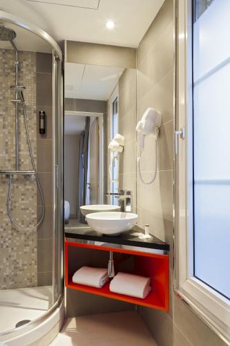 Habitación Doble del hotel Timhotel Paris Gare De L'est. Foto 2