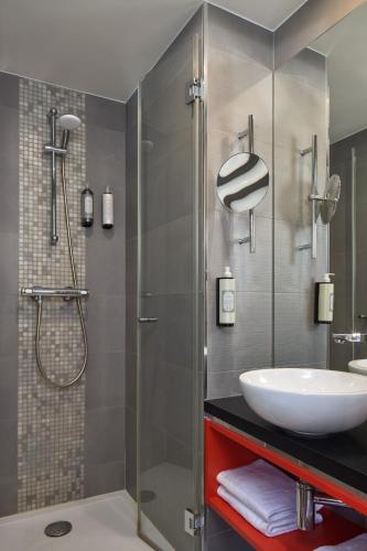 Habitación Doble del hotel Timhotel Paris Gare De L'est. Foto 5