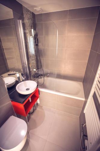 Habitación Triple Executive del hotel Timhotel Paris Gare De L'est. Foto 2